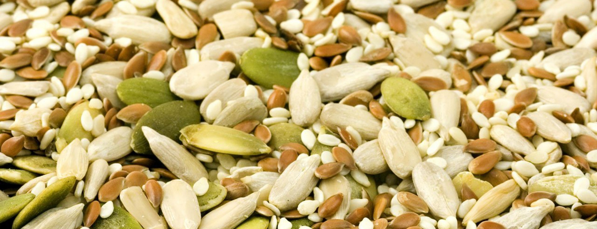 Regionale Naturprodukte von der Schwäbischen Alb mit Hanfnüssen, Hanfsamen, Leinsamen, Chiasamen und Kürbiskernen